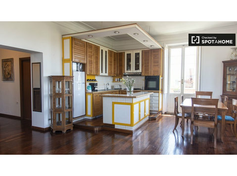 Sunny 2-bedroom apartment for rent in Lido Di Ostia, Rome - شقق