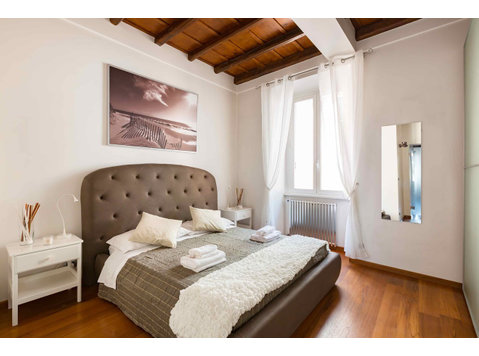 Vicolo di Santa Margherita, Rome - Apartments