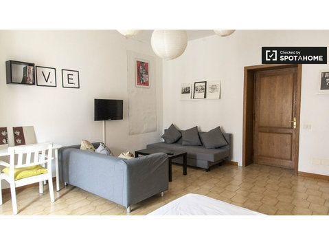 Ganze 2-Zimmer-Wohnung in Roma - Wohnungen