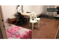 Room for rent in 3-bedroom apartment in San Martino, Genoa - Te Huur