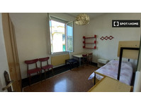 Room for rent in 3-bedroom apartment in San Martino, Genoa - 임대