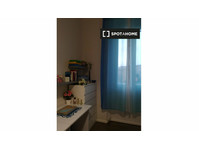 Room for rent in 4-bedroom apartment in Genoa - Za iznajmljivanje
