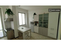 Room for rent in 5- bedroom apartment in Castelletto, Genoa - 	
Uthyres