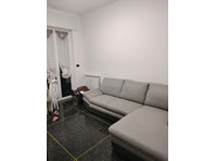 Room in Via Stefanina Moro, Genova for 20 m² with 3 bedrooms - อพาร์ตเม้นท์