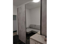 Room in Via Stefanina Moro, Genova for 20 m² with 3 bedrooms - Wohnungen