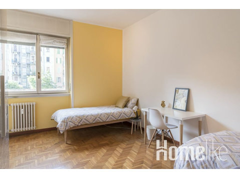 Chambre confortable avec climatisation et balcon privé - Collocation