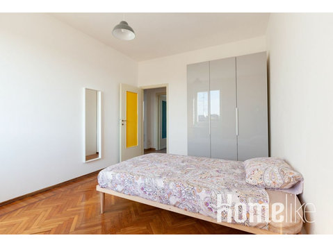 Recently Renovated Bright Room with AC in Well-Connected… - Stanze
