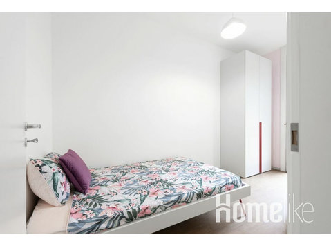 Stylish Co-Living: Spacious Room in Vibrant Neighborhood… - Camere de inchiriat