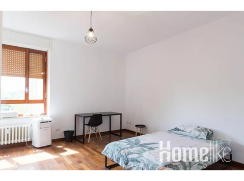Stylish Co-Living: Spacious Room in Vibrant Neighborhood… - Kimppakämpät