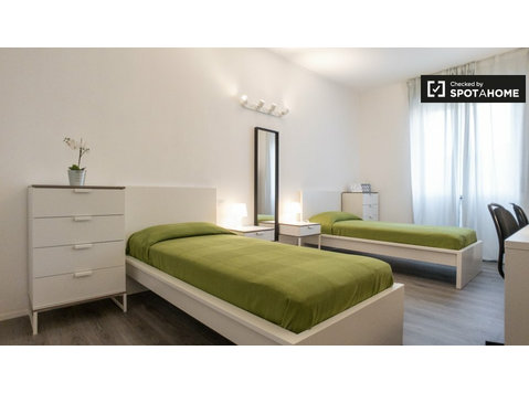 Bed for rent, cool apartment with 3 bedrooms, Pasteur, Milan - 空室あり