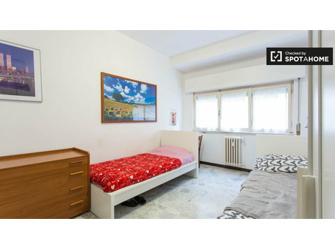 Bed for rent in Morivione, Milan - برای اجاره