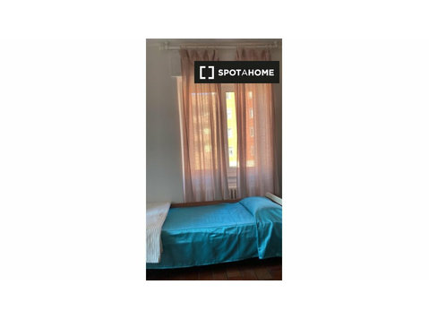 Bed for rent in a shared room with 3 beds in Milan - 出租
