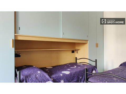 Bed for rent in apartment in Affori, Milan - الإيجار