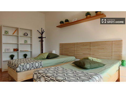 Bett zu vermieten in Wohnung mit 1 Schlafzimmer in Mailand - Zu Vermieten