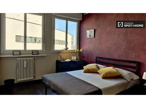 Aluga-se cama em apartamento com 2 quartos em Bicocca, Milão - Aluguel