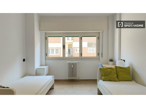 Cama en alquiler en apartamento de 2 habitaciones en Milán - Alquiler