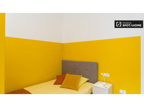 Bed for rent in apartment with 2 bedrooms in Milan - 空室あり