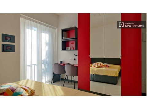 Bett zu vermieten in Wohnung mit 5 Schlafzimmern in Mailand - Zu Vermieten
