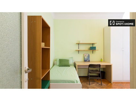 Cama para alugar em apartamento em Città Studi, Milão - Aluguel
