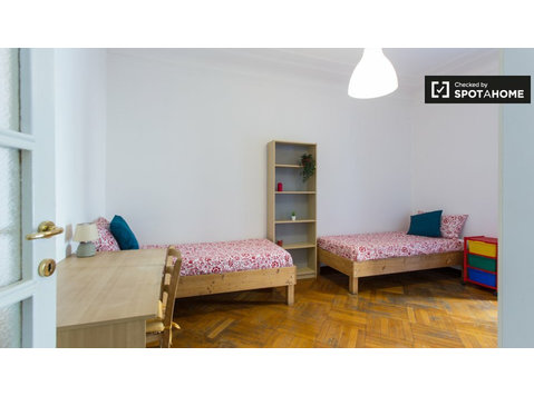 Cama para alugar em apartamento em Città Studi, Milão - Aluguel