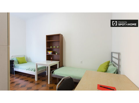 Lit à louer dans chambre dans appartement à Città Studi,… - À louer
