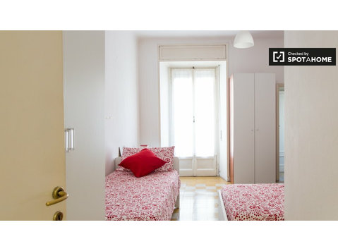 Bett zu vermieten im Zimmer in Wohnung in Città Studi,… - Zu Vermieten