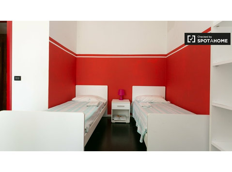 Bett zur Miete in einem Mehrbettzimmer in einer… - Zu Vermieten