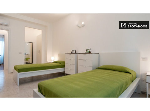 Bett zu vermieten in einem Mehrbettzimmer in einer Wohnung… - Zu Vermieten