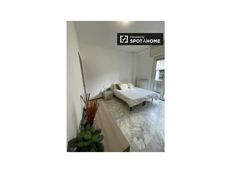 Bett in 4-Zimmer-Wohnung in Sesto San Giovanni, Mailand - Zu Vermieten
