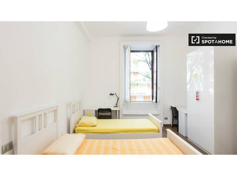 Bed in room for rent in 9-bedroom apartment in Città Studi - Aluguel