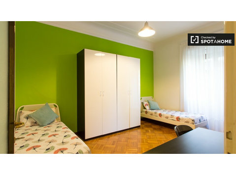 Cama em quarto em apartamento em Città Studi, Milan - Aluguel