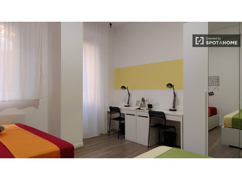 Bed in shared apartment in Loreto - For Rent
