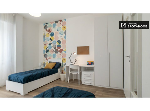 Bed in shared room for rent in Lambrate, Milan - 出租