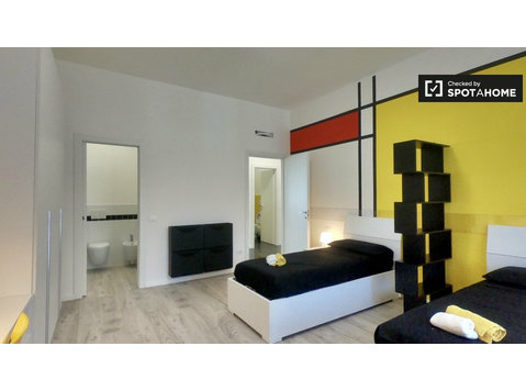 Bett im Mehrbettzimmer in einer 5-Zimmer-Wohnung in Loreto,… - Zu Vermieten