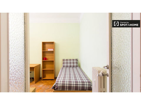 Schlafzimmer in einer Wohnung in Città Studi, Mailand - Zu Vermieten