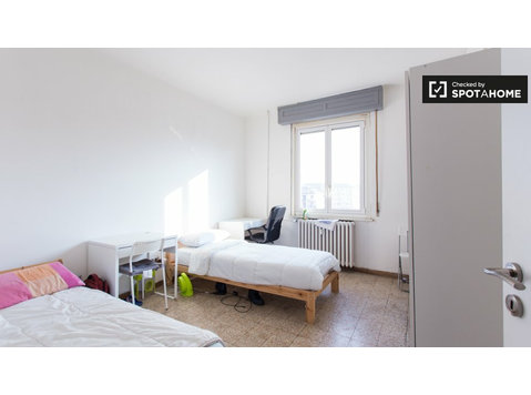 Bett zu vermieten in süßen Mehrbettzimmer in Wohnung,… - Zu Vermieten