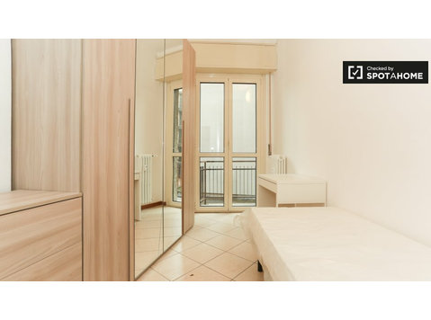 Schlafzimmer zu vermieten in 4-Zimmer-Wohnung, Sesto San… - Zu Vermieten