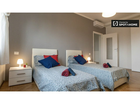 Camas para alugar em apartamento de 2 quartos em De Angeli - Aluguel