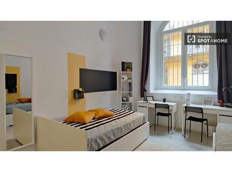 Łóżka do wynajęcia w mieszkaniu z 4 sypialniami w Mediolanie - Do wynajęcia