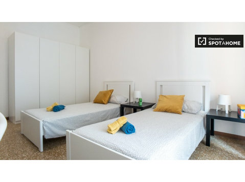 Alquiler de camas en habitación compartida en Morivione,… - Alquiler