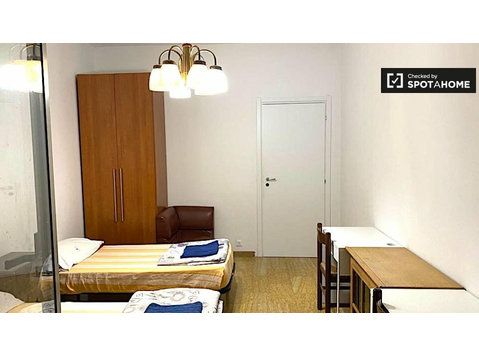 Betten im Mehrbettzimmer in einer 3-Zimmer-Wohnung,… - Zu Vermieten