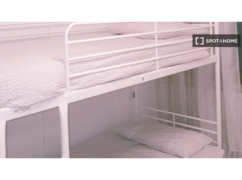 Bunk Bed in shared bedroom for rent in 1-bedroom apartment - Аренда