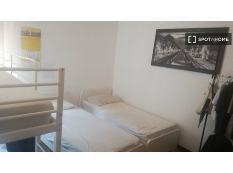 Bunk Bed in shared bedroom for rent in 1-bedroom apartment - Под наем