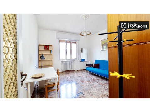 Doppelzimmer in einem 3-Zimmer-Haus in Bovisa, Mailand - Zu Vermieten