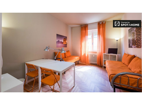 Double room in apartment in Giambellino, Milan - Cho thuê
