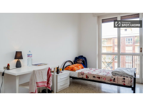 Doppelzimmer im Apartment in Greco, Mailand - Zu Vermieten