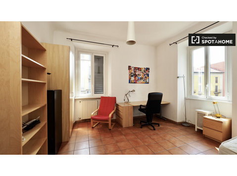 Exterior room in apartment in Vigentina, Milan - За издавање