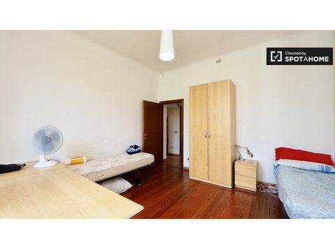 Fully-Furnished twin room in apartment in Vigentina, Milan - Na prenájom