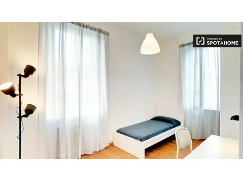 Möbliertes Zimmer in 4-Zimmer-Wohnung, Navigli, Mailand - Zu Vermieten