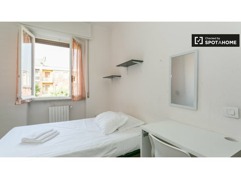 Camera arredata in appartamento a Greco, Milano - In Affitto